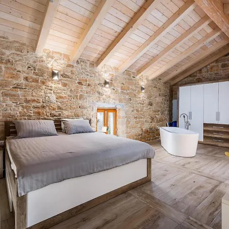 Casa de Férias Cozy In With Wifi Svetvinčenat